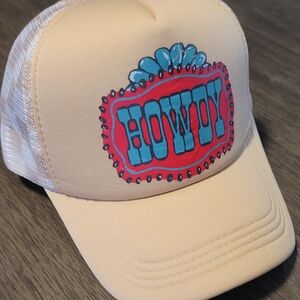Beige 'Howdy' Trucker Hat